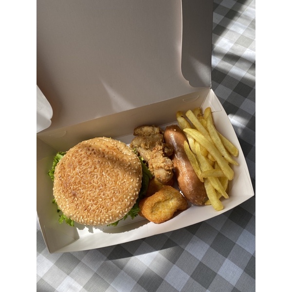 

BURGER BOX PERSONAL PACKAGE