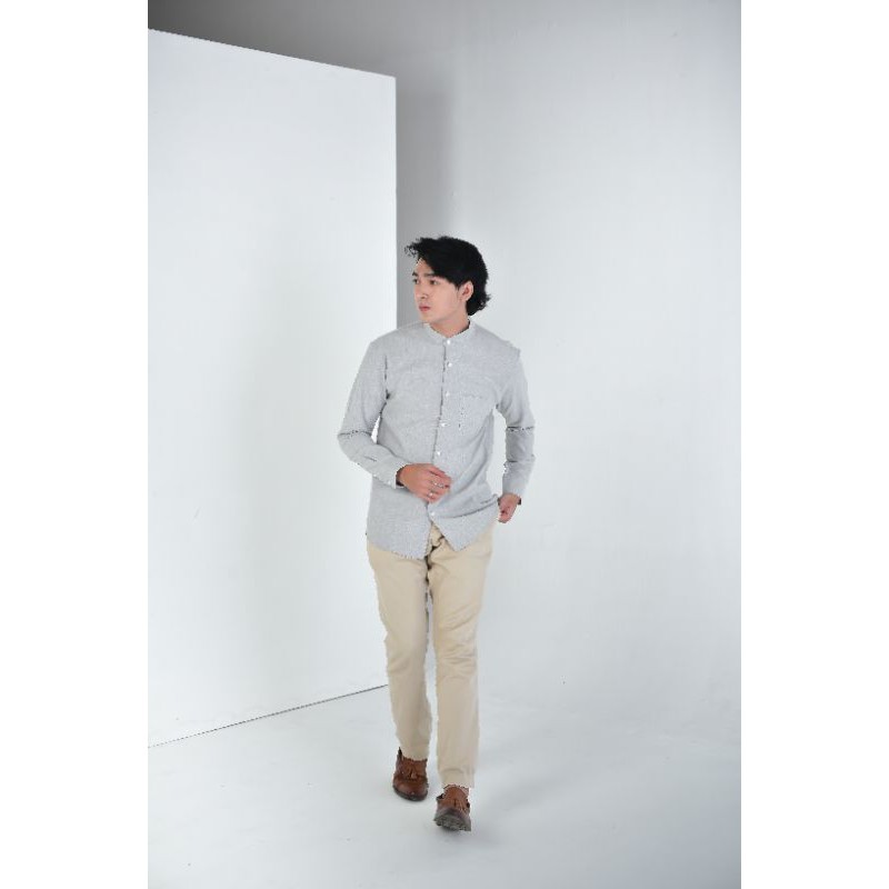 Mubeng Kemeja Royal Oxford Collarless Abu Misty Slimfit