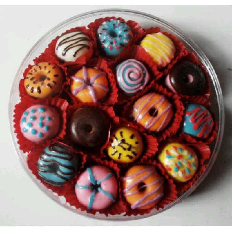 

Cokelat karakter donat