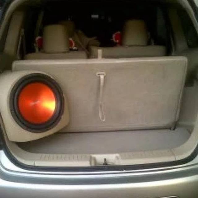 Audio box custom sudut livina