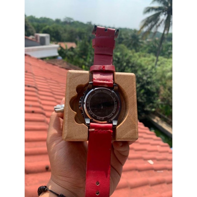 Tatakan casing jam tangan