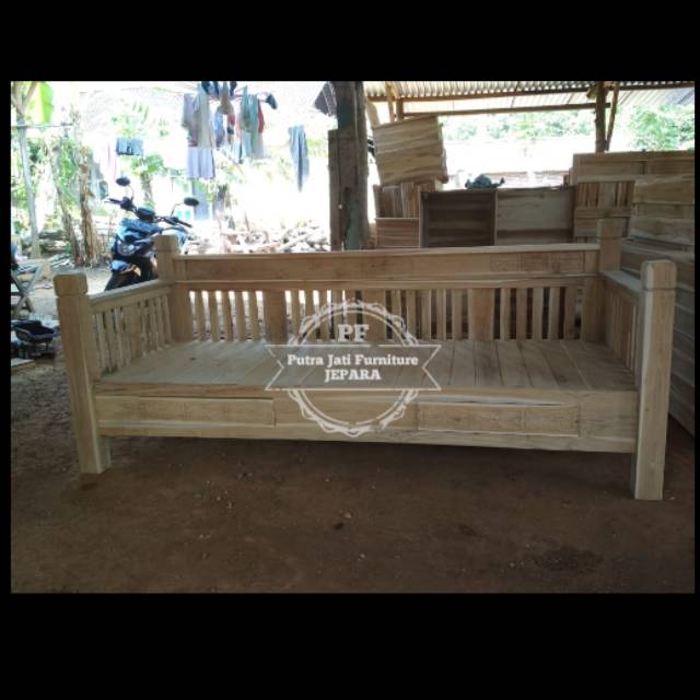 Bangku bale bale mentahan Daybed kursi bangku panjang ukir kayu jati Jepara