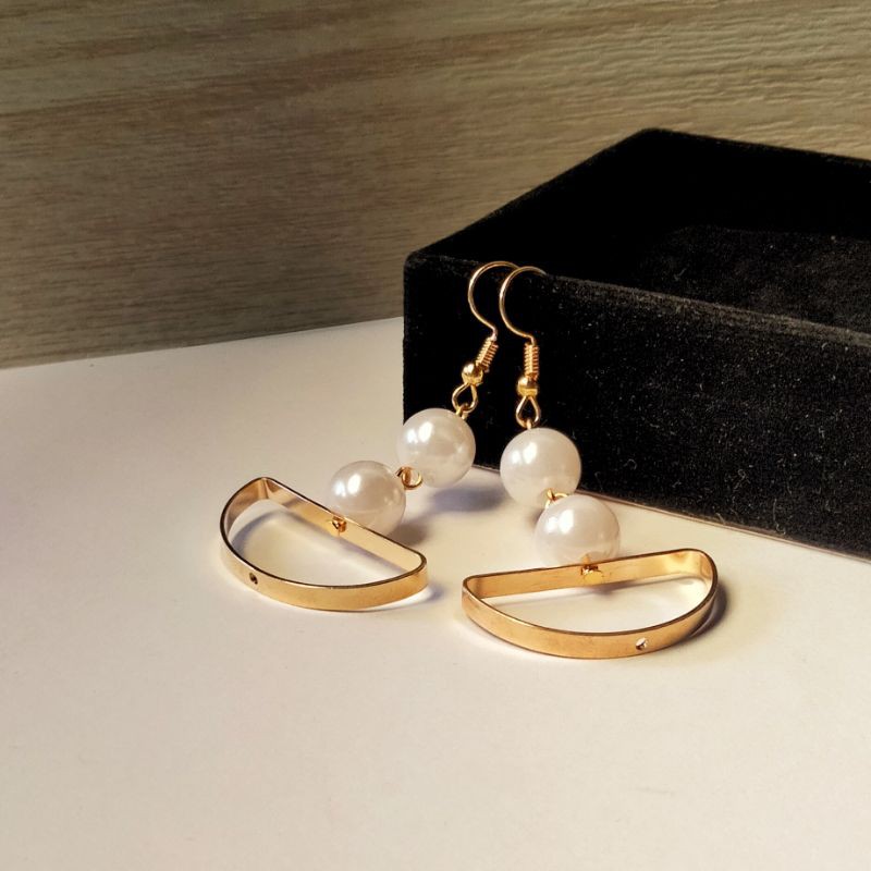 Anting Fashion Gantung Setengah Lingkaran | Anting Mutiara Plat
