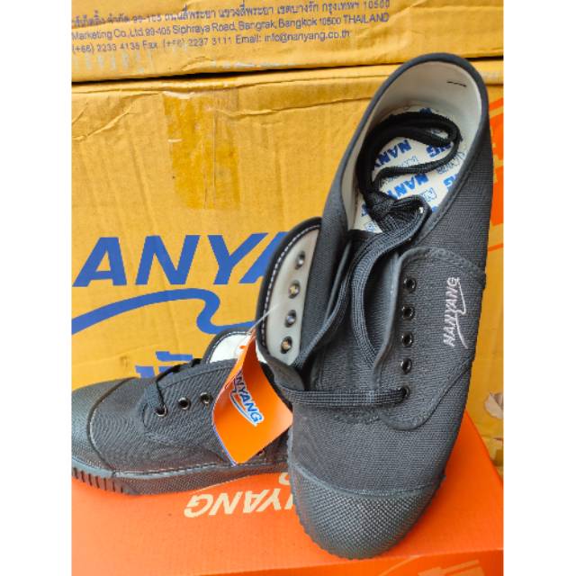 sepatu takraw nanyang