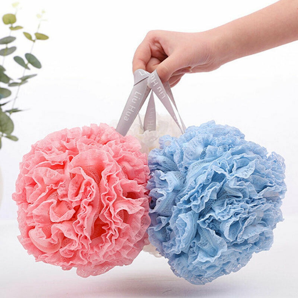 【COD Tangding】Bola Mandi Bahan Lace Lembut Warna Polos Dengan Liontin Huruf Besar