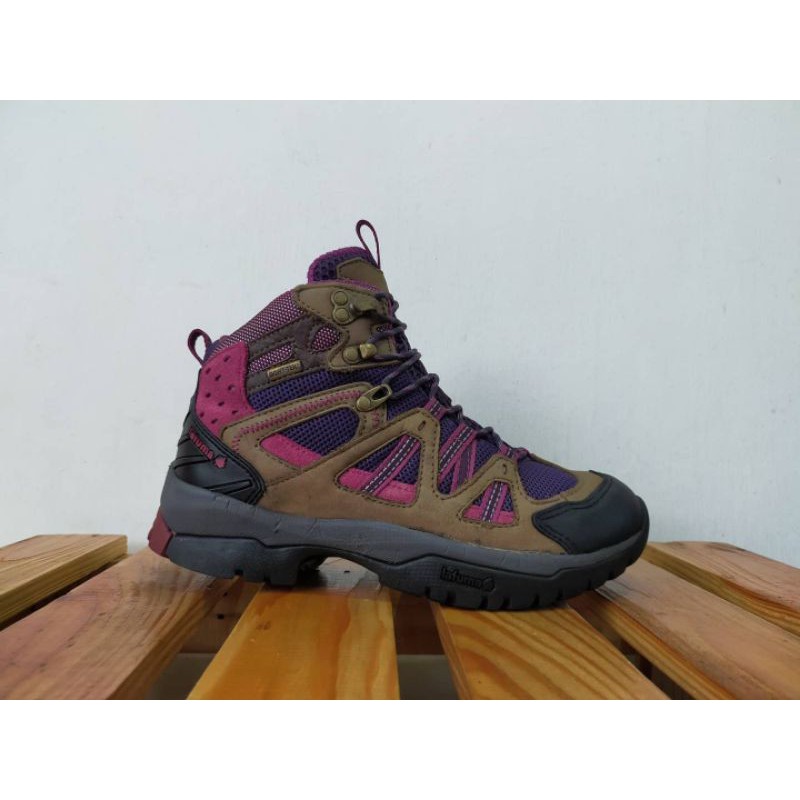 Sepatu gunung Lafuma