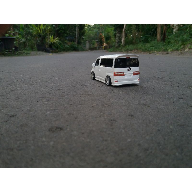 Miniatur Mobil Daihatsu Luxio