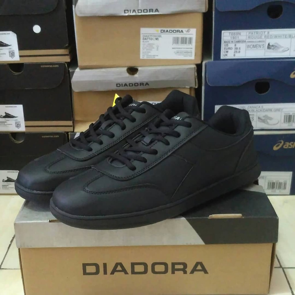 sepatu diadora full black