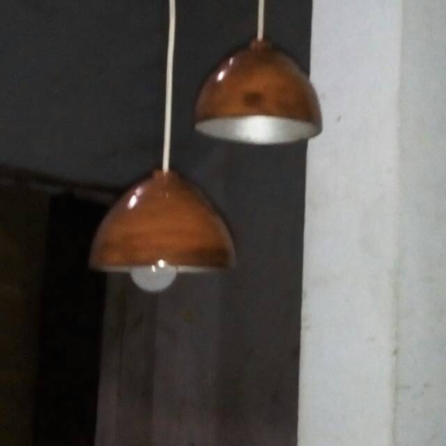 LAMPU GANTUNG CANTIK DARI KAYU