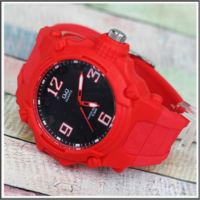 Jam tangan pria Q&Q Red Original