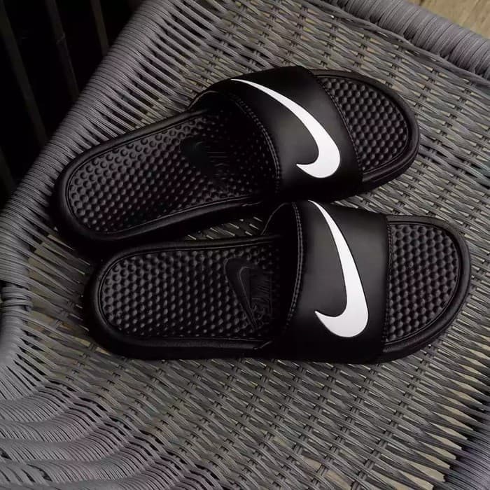 Terbaru termurah sendal sandal slop slide on nike bennasi log hitam putih black white men cowok pria-3