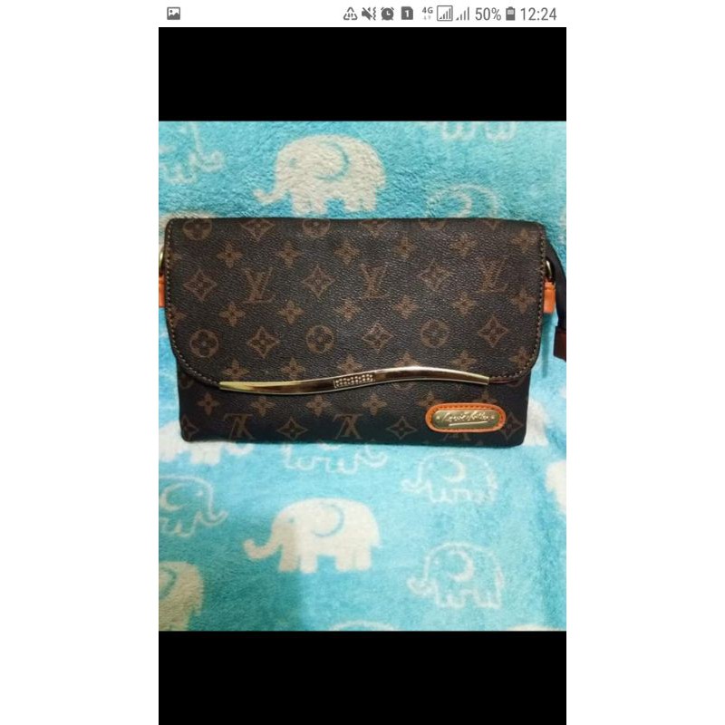 Tas LV, Clutch LV embos 2 ruang