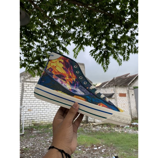 Sepatu Compass x Tame Impala spectrum 02 tie dye