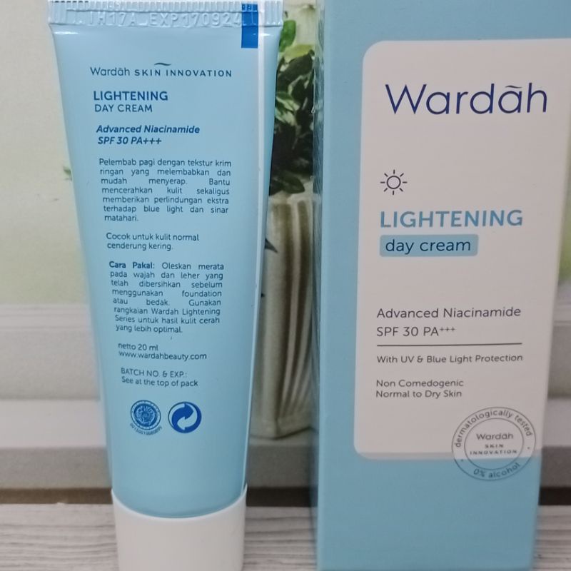 WARDAH LIGHTENING Day Cream Advanced Niacinamide SPF 30 PA+++