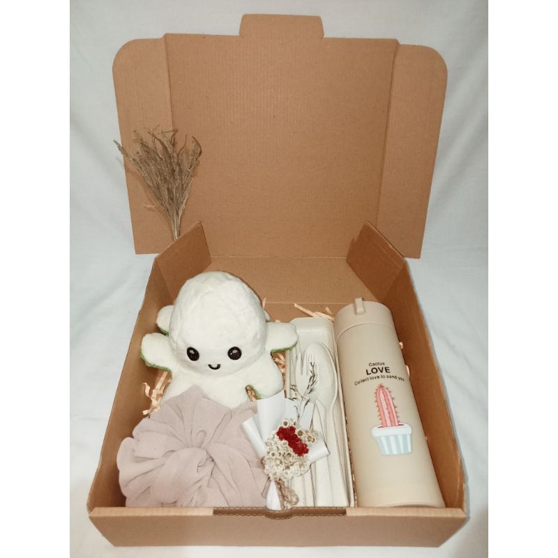 

HAMPERS BONEKA GURITA BOLAK BALIK / GIFTBOX CEWEK / KADO ULANG TAHUN PERNIKAHAN WISUDA DLL