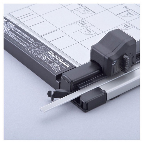 

PAPER CUTTER CARL DC-200 N