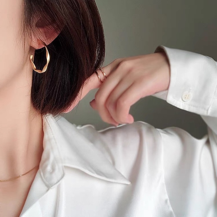 Anting Anting Wanita / Antign Korea Bentuk Bulat Keemasan