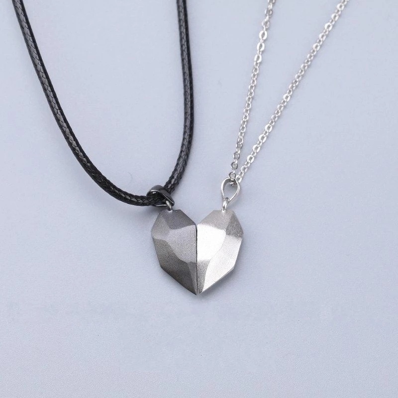 [2Pcs Personality Magnetic Couple Pendant Necklace] [Creative Lovers Heart Pendant Distance Faceted Charm Necklace] [Popular Choker Necklace Women Valentine's Day Gift]