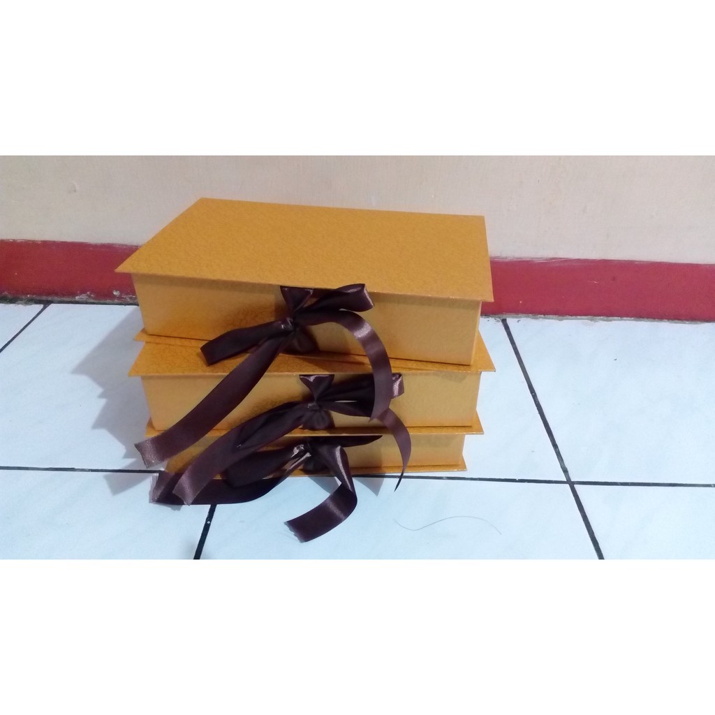 

Gift box Gold Color
