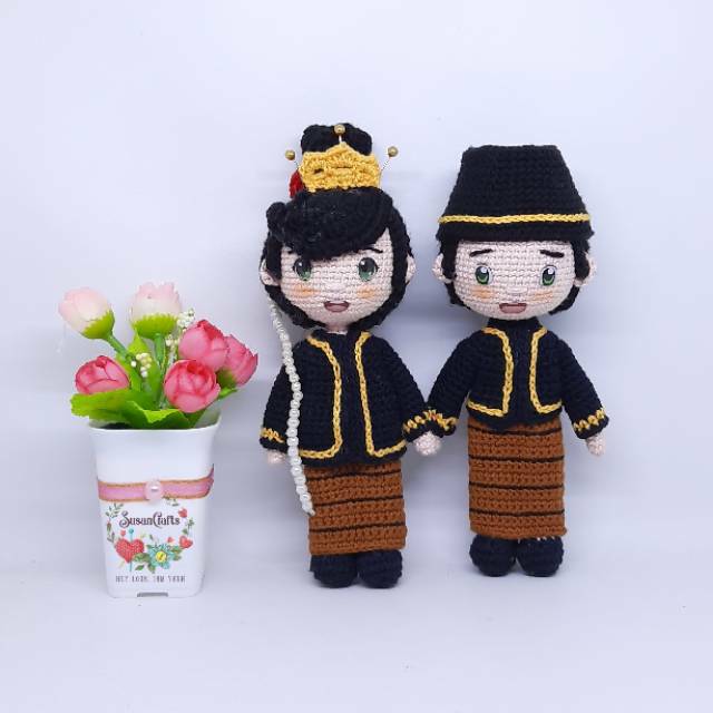 Boneka rajut amigurumi wedding doll