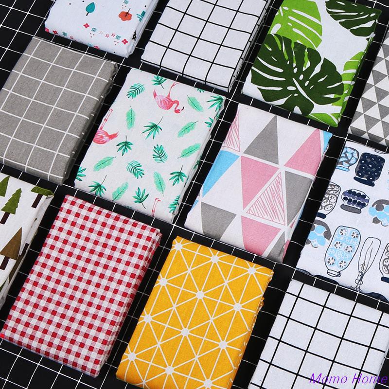 Kain Taplak Meja dengan Motif Kotak  Kotak  dan Warna Merah  