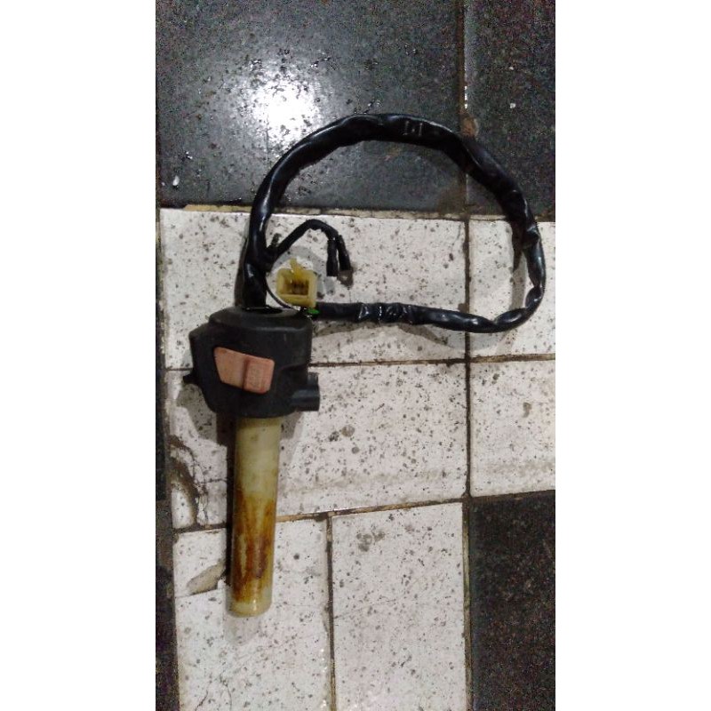 holder kanan Tiger revo