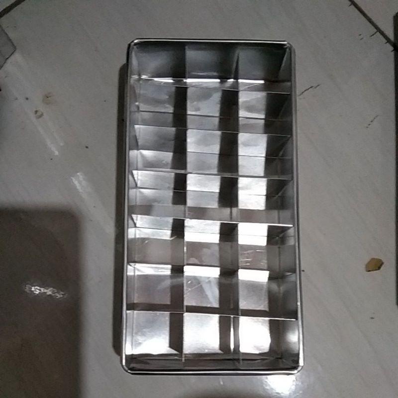 loyang brownies sekat 20x10 isi 21 lubang/loyang sekat 22x10 isi 21 lubang