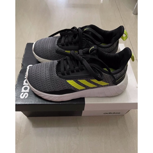 Preloved Original Adidas Questar Drive kids
