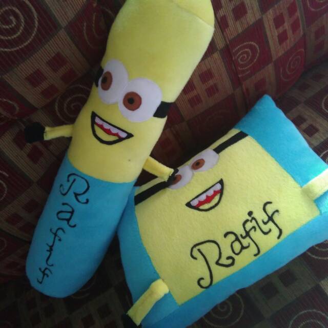 Bantal guling motif minions