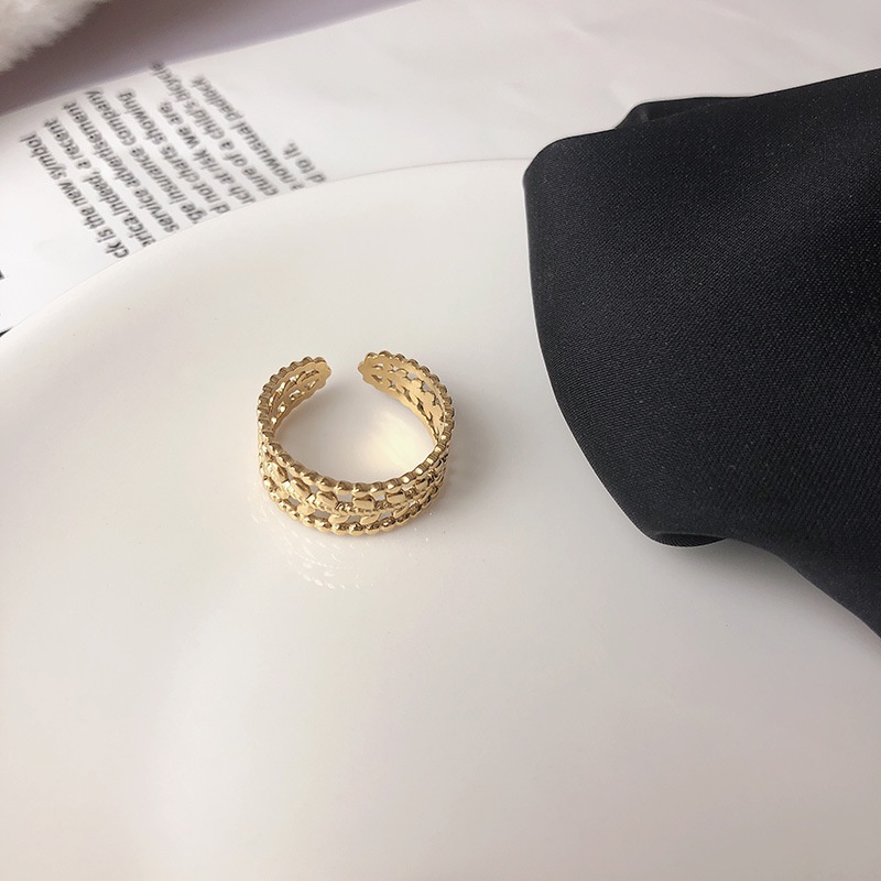 Cincin Model Terbuka Bahan Titanium Steel Desain Geometri Hollow Warna Gold Adjustable Untuk Wanita