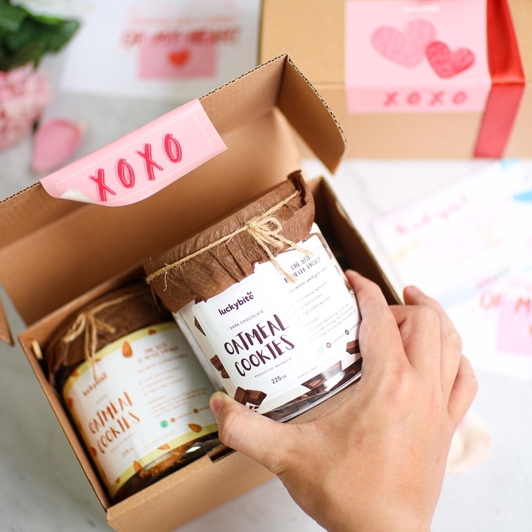 Valentine Hampers / Hampers Valentine / Kado Valentine / Valentine's Gift - Oatmeal Cookies 2 Jar + FREE Greeting Card + Pita