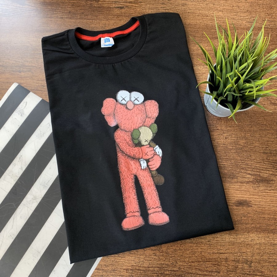 Kaos kaws / kaws tshirt