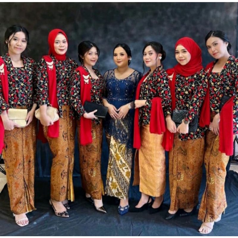 Kebaya Nenek Jadul Kutu Baru pakaian tradisional