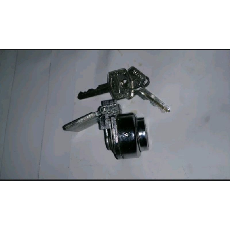 Kunci stang vespa super 65 tahun tua