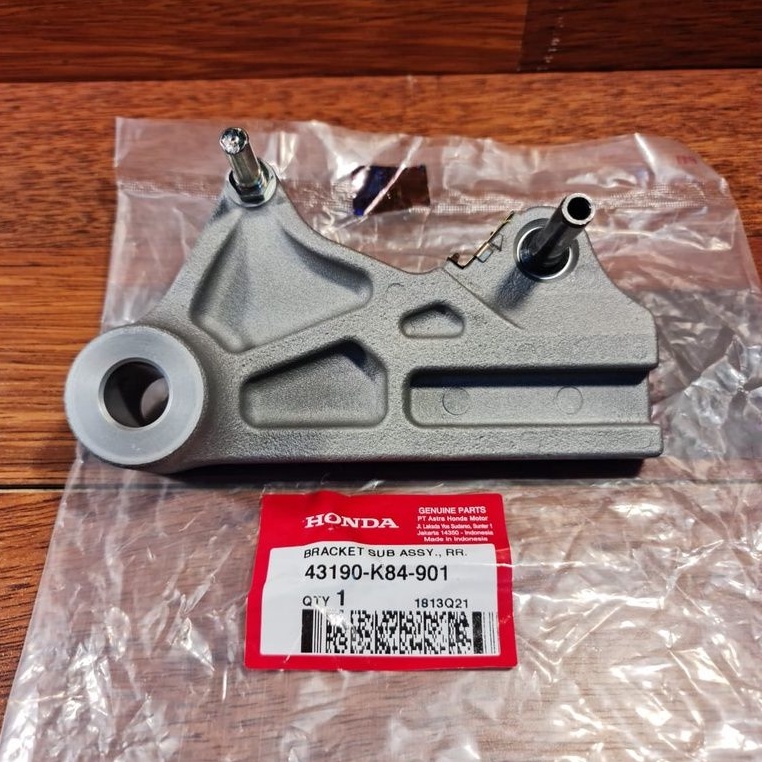 (CRF150) HONDA ORI - BREKET KALIPER BELAKANG/ BRACKET CALIPER RIGHT 43190K84901 ASLI AHM