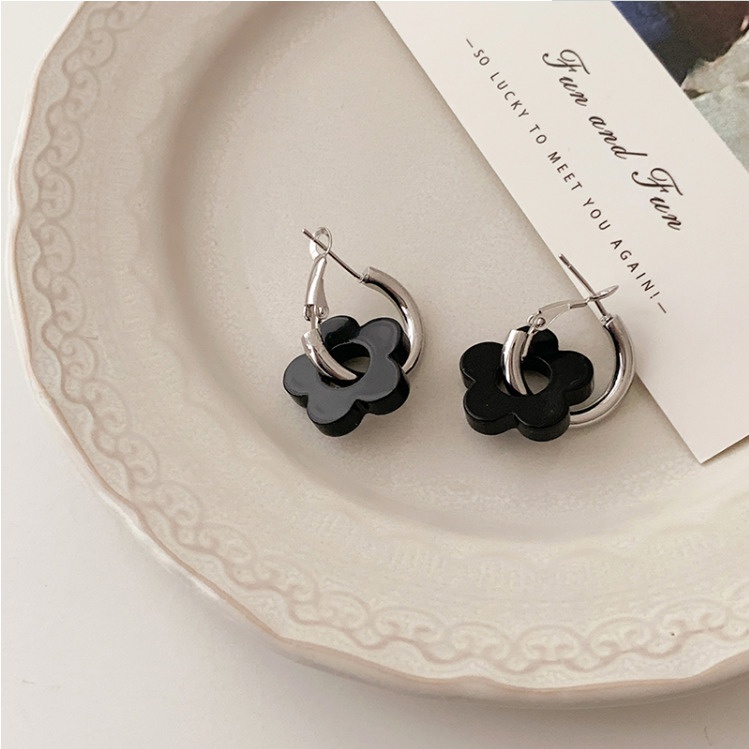 Anting Tusuk Motif Bunga Warna Hitam Untuk Wanita