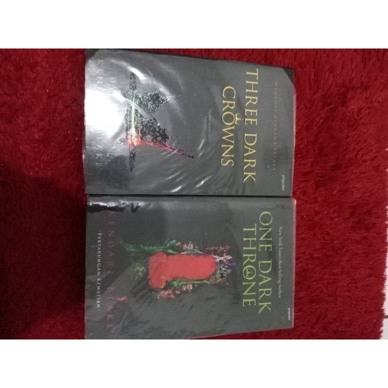 

Three Dark Crowns/ One Dark Throne