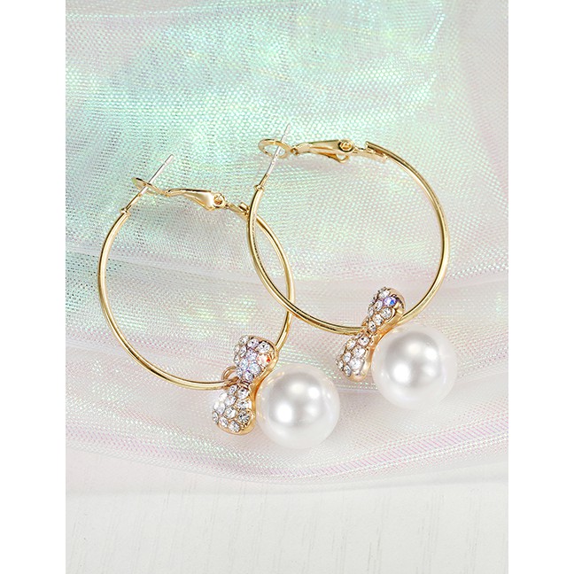 LRC Anting Tusuk Fashion C Circle Full Diamond C Ring Butterfly Combined With Gold Pearl Earrings