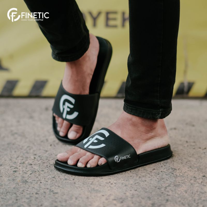 Finetic Sandal slop Finetic Black Style anti air terlaris Ukuran 40 Sampai 44-Z 03 Hitam
