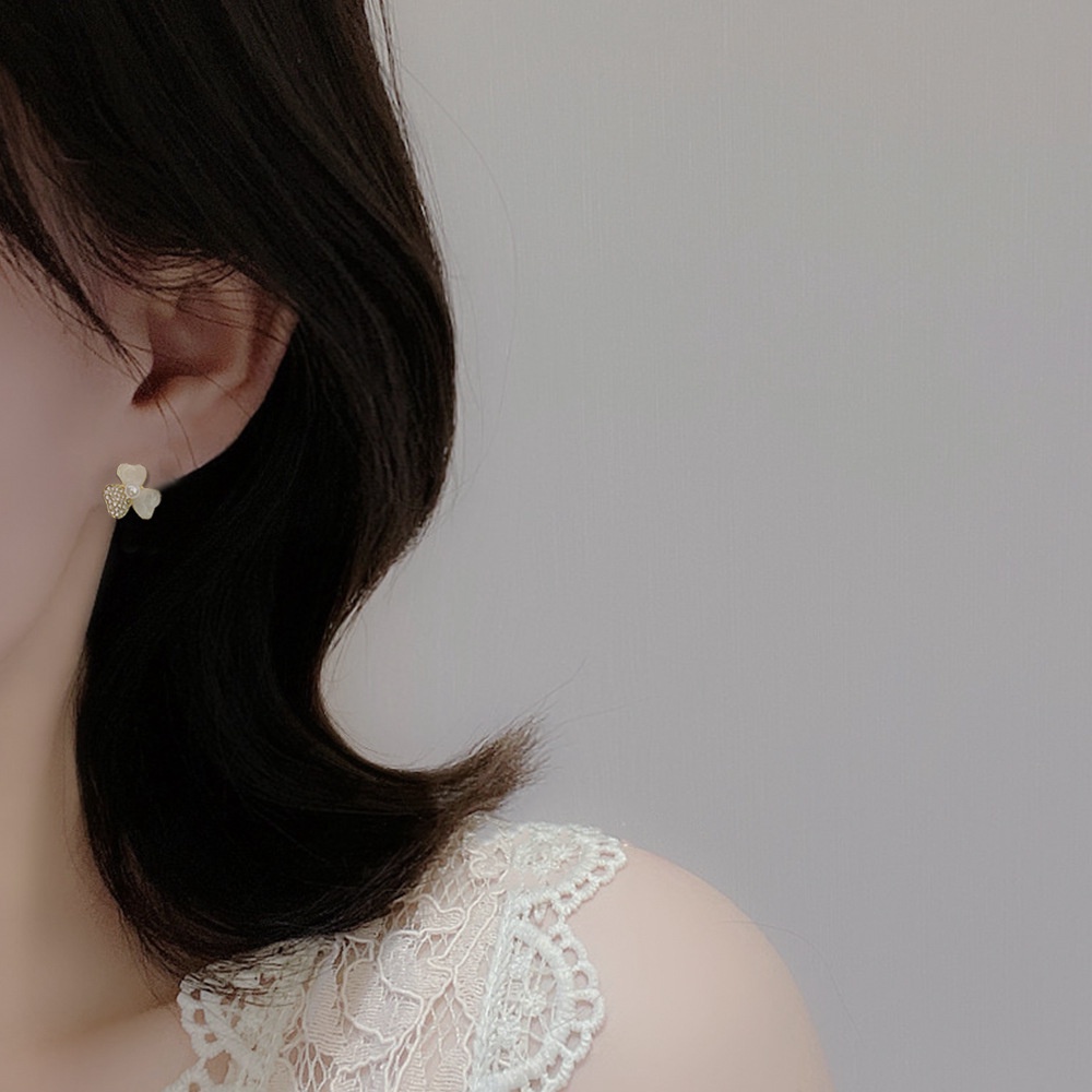 XiaoboACC Anting Stud Desain Bunga Aksen Mutiara Bahan 925 Silver Needle Untuk Wanita