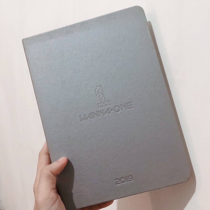 

PLANNER + STICKER Season's Greeting Wanna One 2019