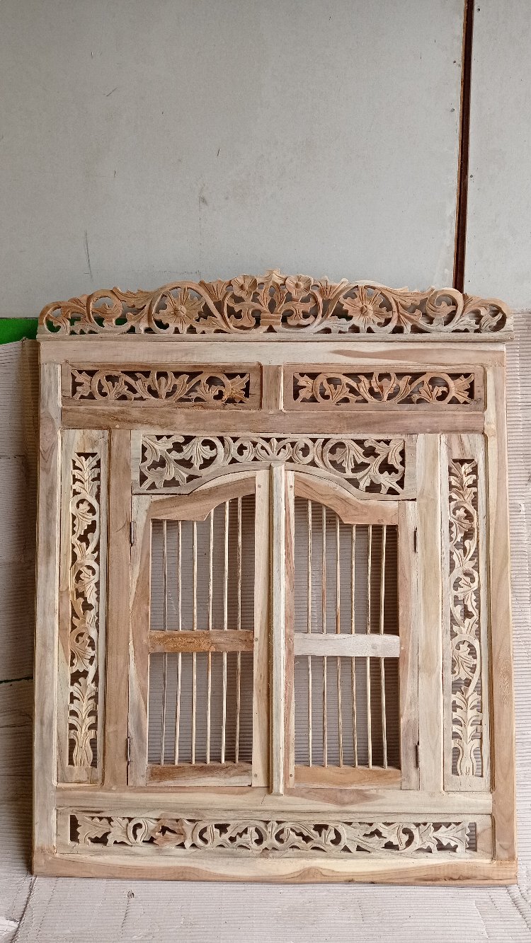 Krepyak Jendela Mentah