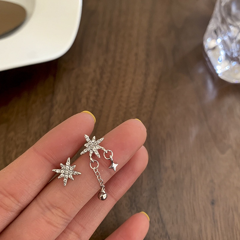Anting Tusuk Asimetris Model Bintang Untuk Wanita