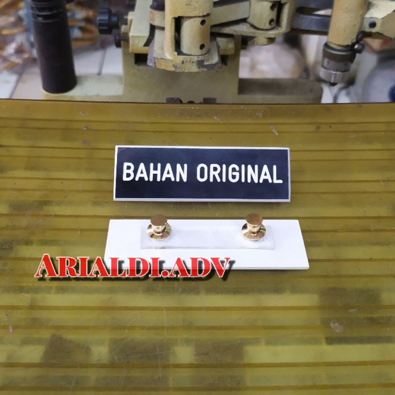 

papan nama dada PDH TNI POLRI bahan IMPORT/ORIGINAL PAKU JAMBU
