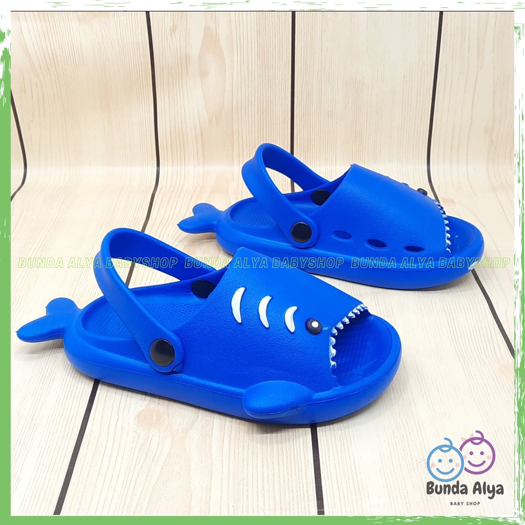 Sendal Anak Laki Laki IMPORT Usia 3 4 5 Tahun Baby Shark Elastis Lentur - Sepatu Sandal Slop Anak Cowok Model Ikan Lucu BIRU Sendal Anak Cowok Cewek Kret Anti Licin Sendal Slop Anak Tali Belakang Nyaman Dipakai Size 24-28