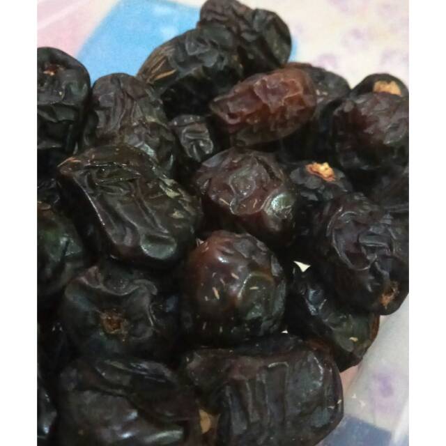 

Kurma Ajwa Madinah Kualitas Premium Gemuk Tidak Keriput