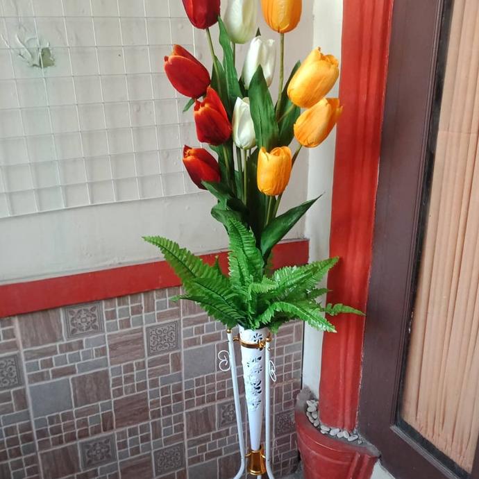 artificial bunga buat sudut ruangan bunga tulip dengan vas standing