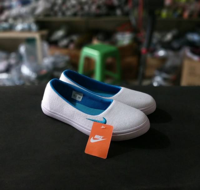 Nikee Sepatu Flat/Slop/Slip On Wanita Dewasa (36 37 38 39 40 41 42 43)