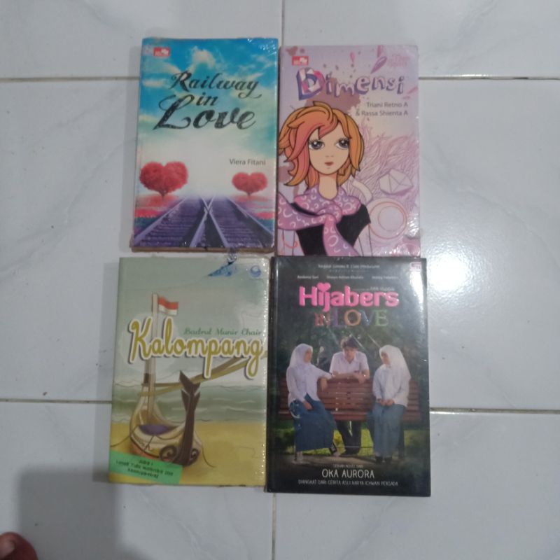 ( PROMO ) Obral paket murah ( isi 4 buku ) Novel remaja // fiksi // non fiksi // best seller // fantasi // romance // original // baru // new old stock-Paket 4