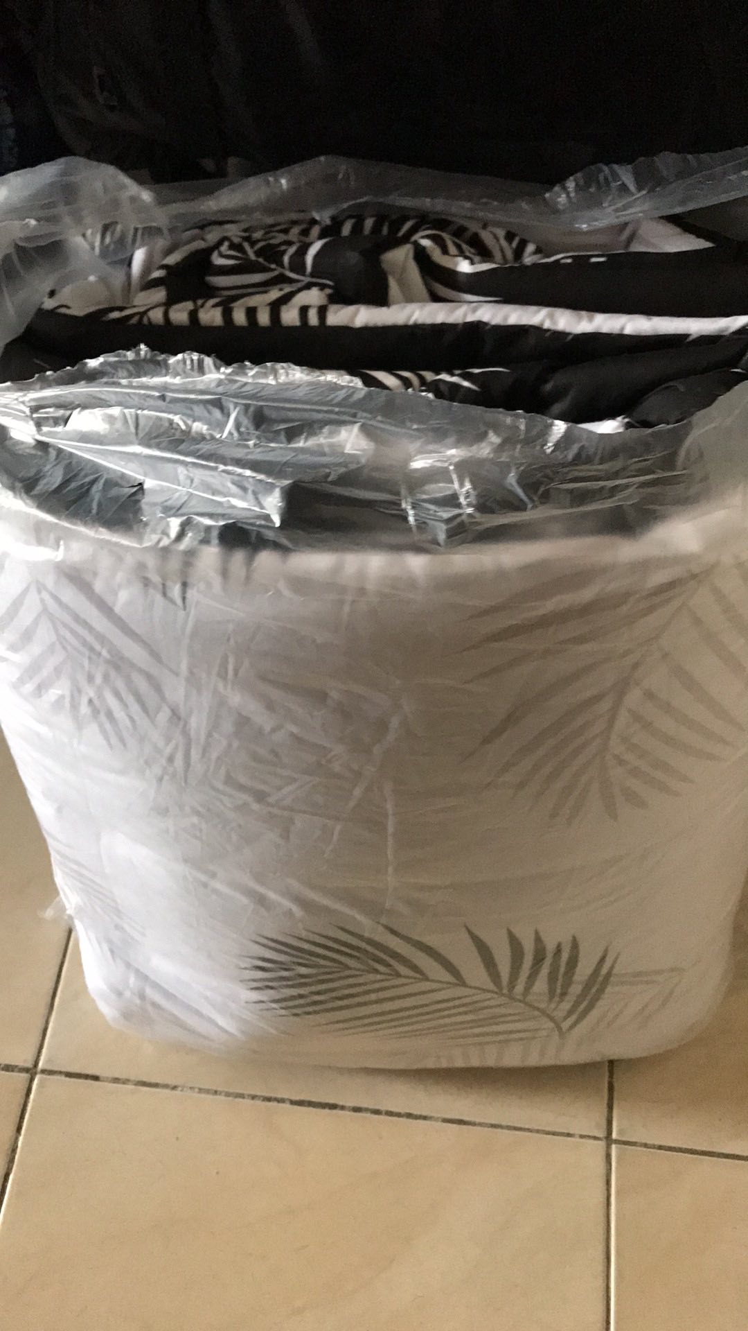 Bedcover Set Katun Lokal Premium Palma Hitam/putih